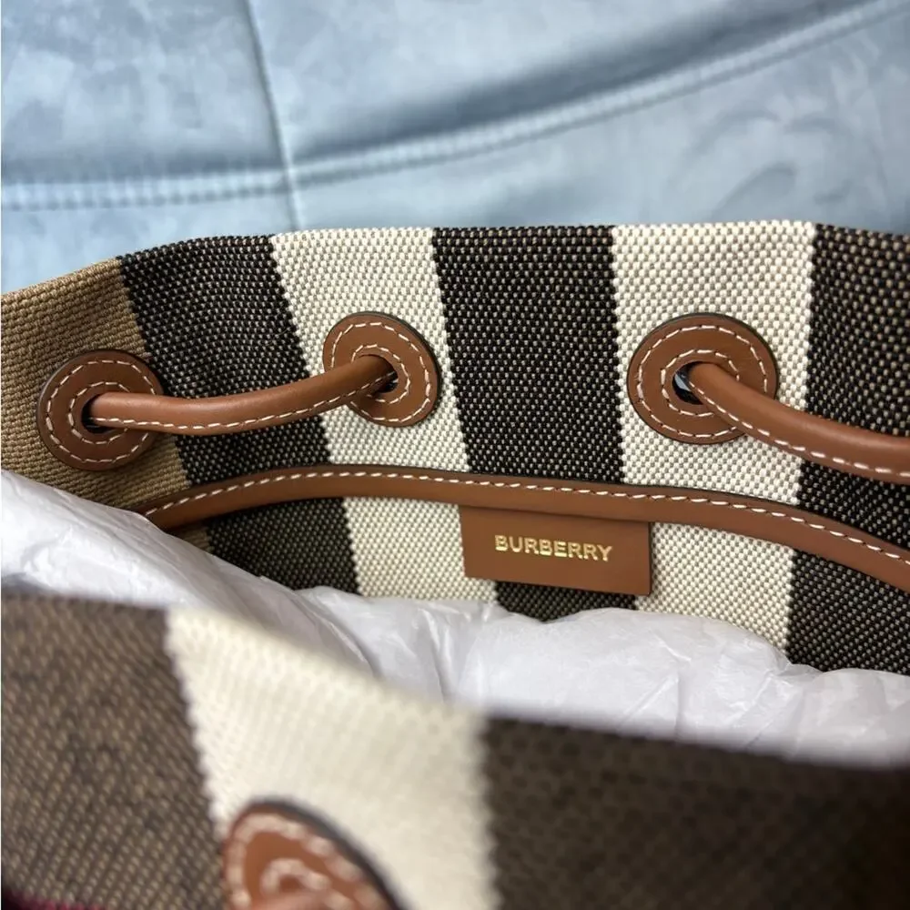 Burberry Checkered Bucket Bag NWT - Picture 6 of 8